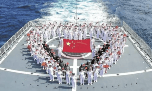 特朗普要“弃台”？大陆航母端午节前突然围台，蓝营集体反水，台湾只有一条路可走