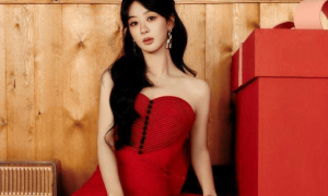 关系藏不住了，杨紫生日晒全家福，李现异常活跃张一山却沉默了