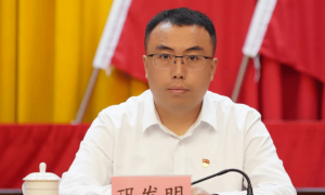 防城港市防城区委书记、区长，同步调整