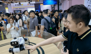 人和机器人最多的一届WRC：足球赛、打麻将、拣货，200家机器人“打工天团”出道