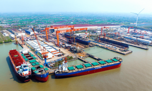 原创 
            美方征收港口费，中方对等反制！美媒：全球航运因中国或陷入停滞