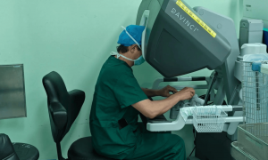 全球首例，单孔机器人为 13 岁患者精准切除肿瘤