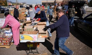 特朗普又画饼：向除“高收入人群”外每人发2000美元