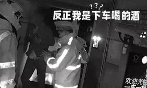 男子酒驾被查欲强行闯卡，当场“吨吨吨”喝下一瓶白酒：反正我是下车喝的酒