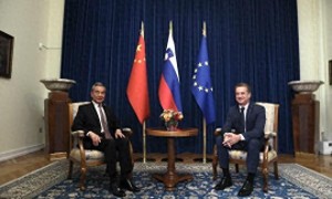 斯洛文尼亚总理戈洛布会见王毅