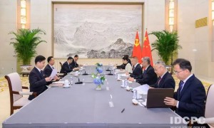 中联部部长刘海星会见朝鲜驻华大使李龙男