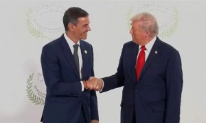 提议将西班牙“踢出”北约后 美国总统会见西班牙首相