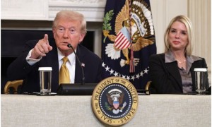 新闻发布会被法国记者提问,特朗普“调侃”:“口音优美,但听不懂”