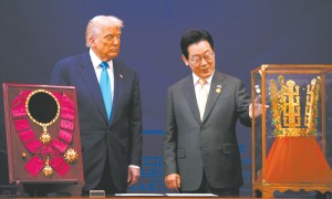 美总统到访,韩国送了一顶金冠